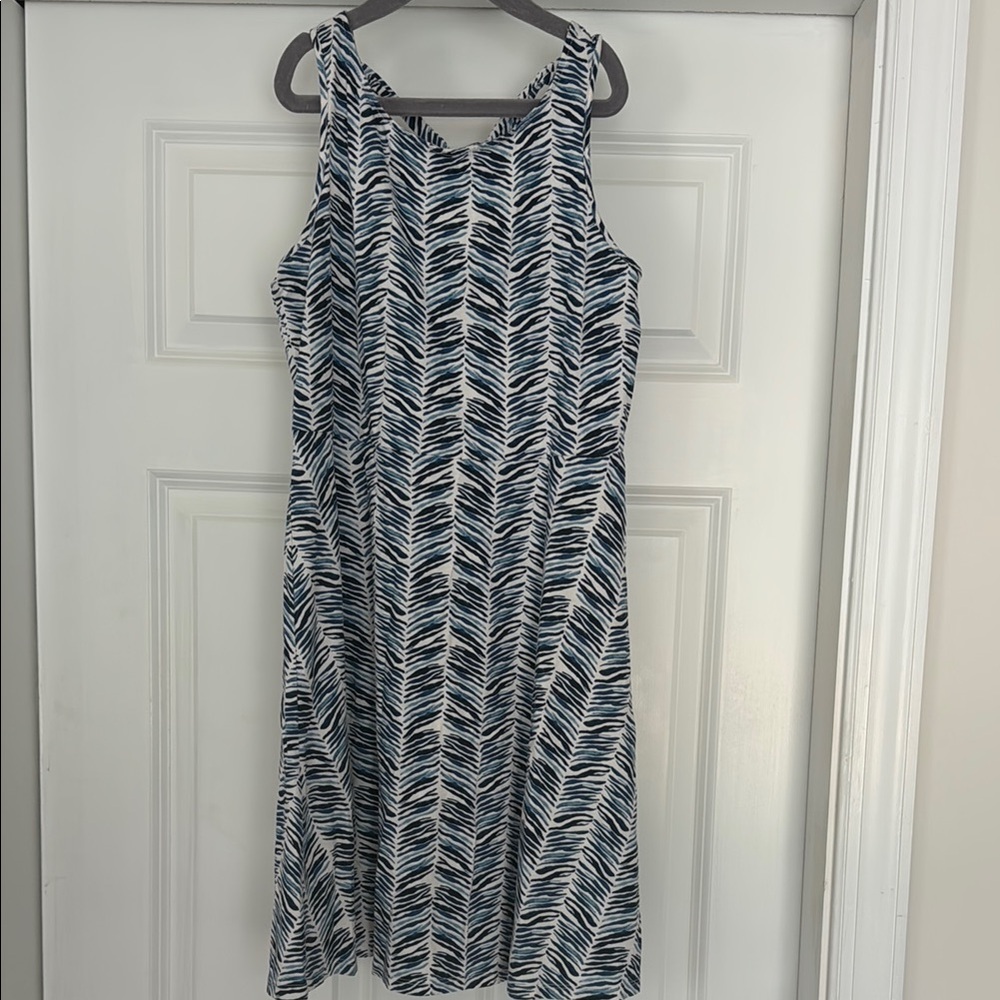 Old Navy White and Blue Sundress - XL Plus